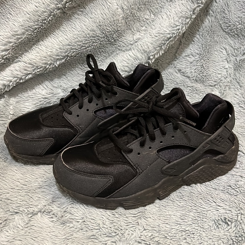 Black Nike Huarache Sneakers